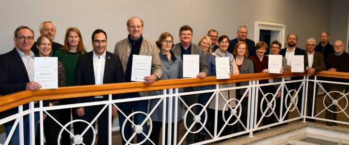 Landesbeauftragte überreicht LEADER-Tafel